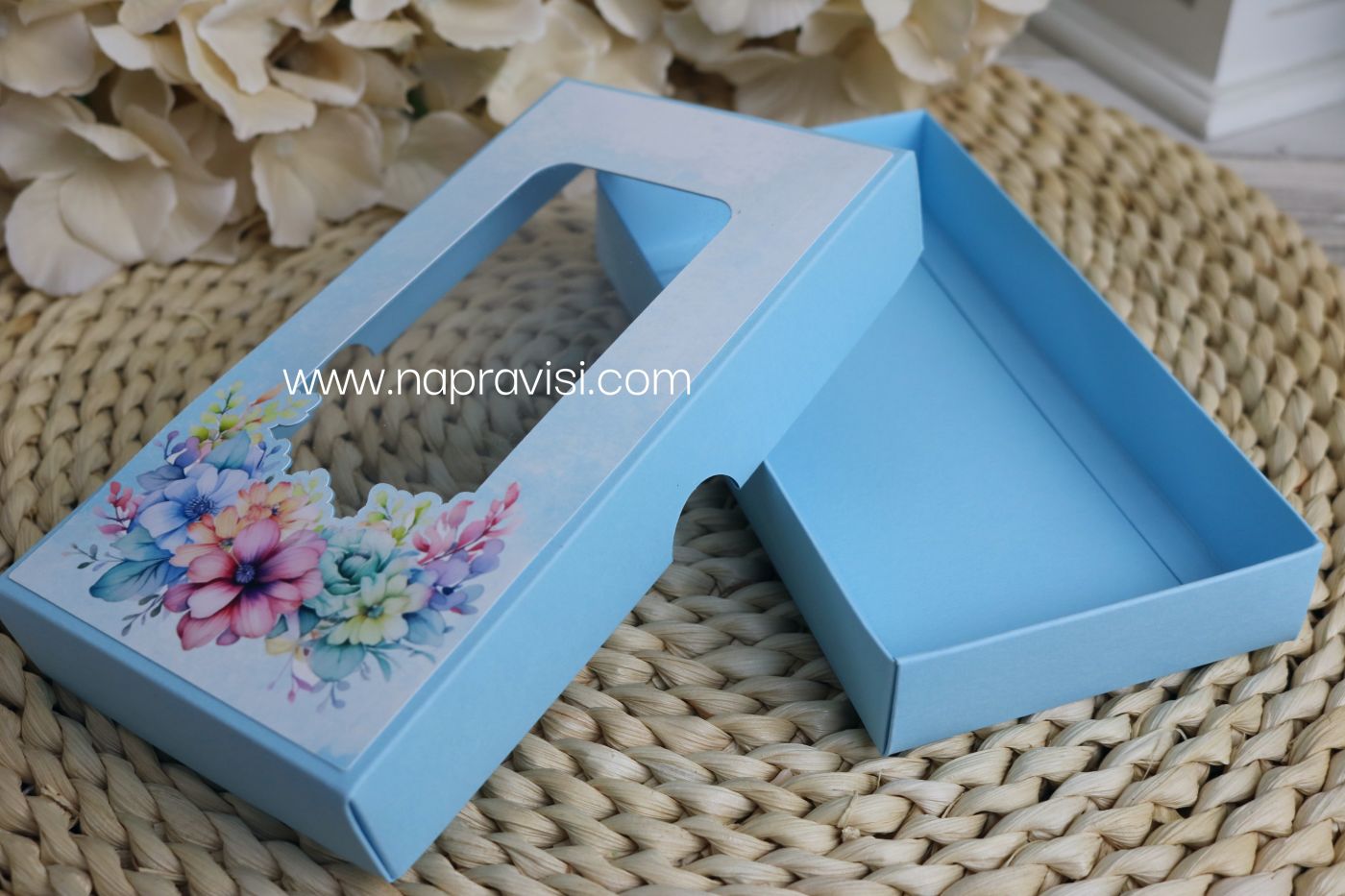 Кутия 16,5х8,5х2,5см синя с цветя
