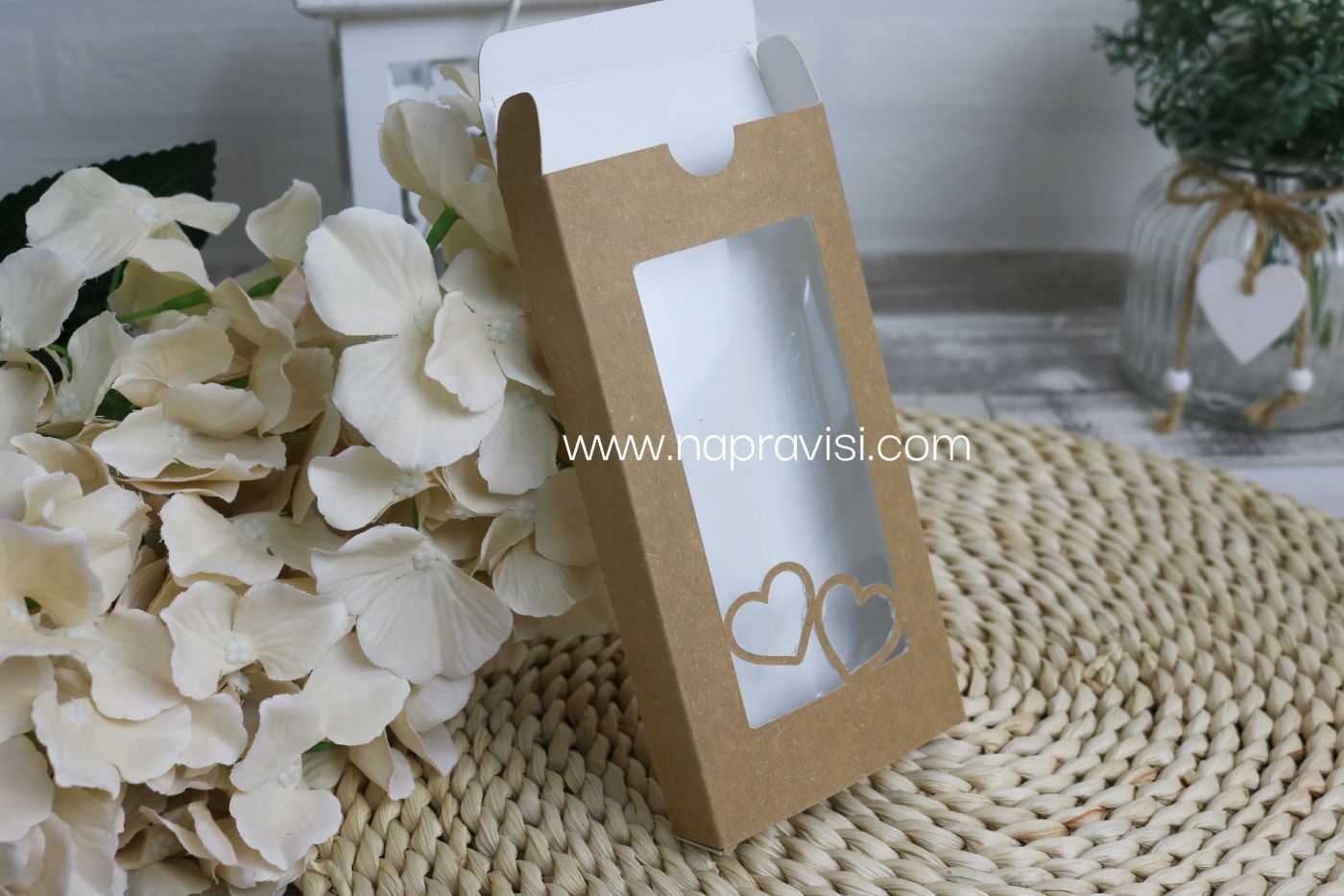 Кутия 16,5х8,5х3см сърца 
