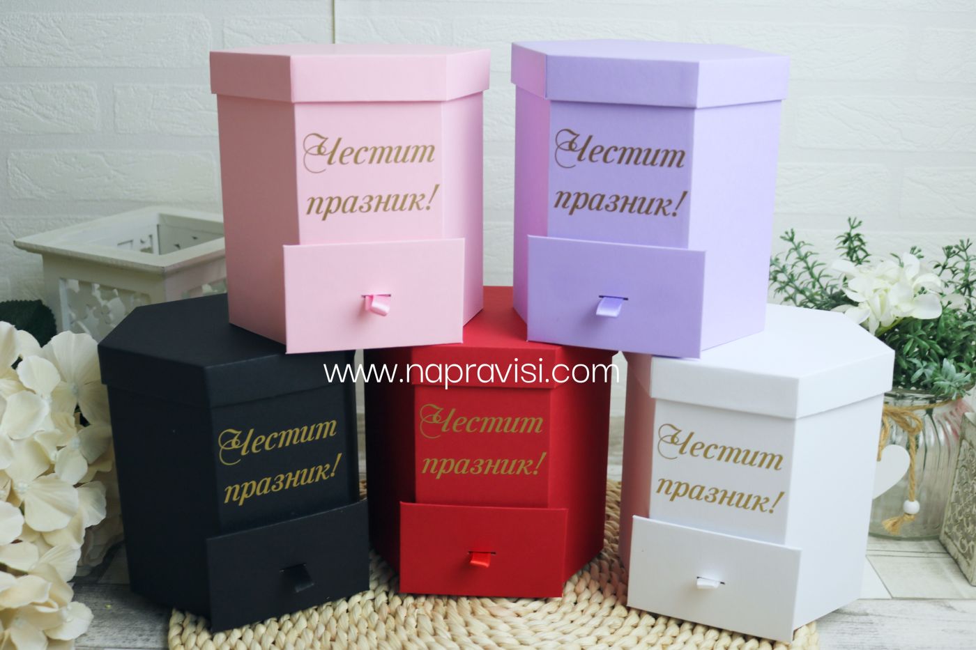 Шестоъгълна кутия с надпис 15х15см